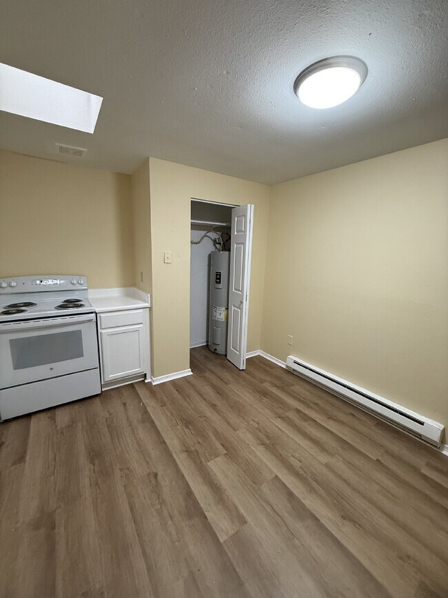 Building Photo - Fairwood Area Condo Available Now!