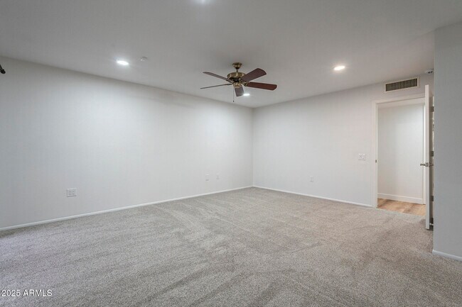 Building Photo - 12433 W Fieldstone Dr