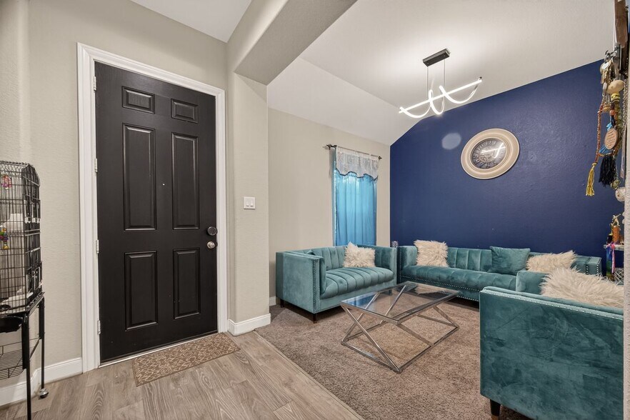 Building Photo - 2209 Hidden Meadow Ln