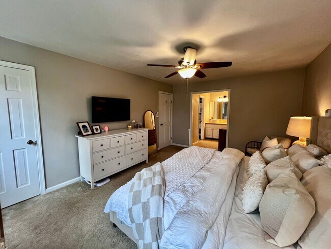Building Photo - Charming Home in Quiet Salem Woods Cul-de-Sac