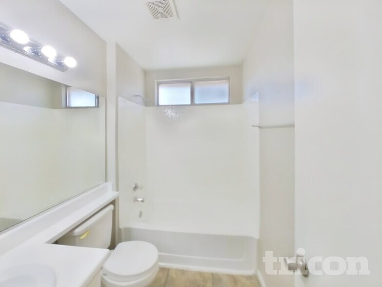 Building Photo - 2310 Superior Position St