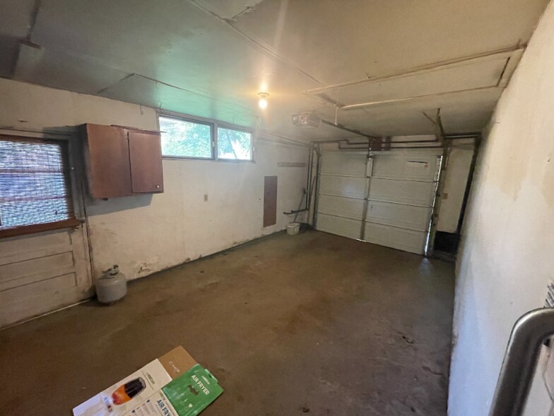 Building Photo - 1302 E Mumford Dr