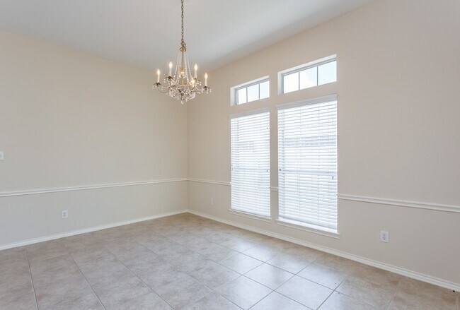 Building Photo - 21915 Rivergate Ct