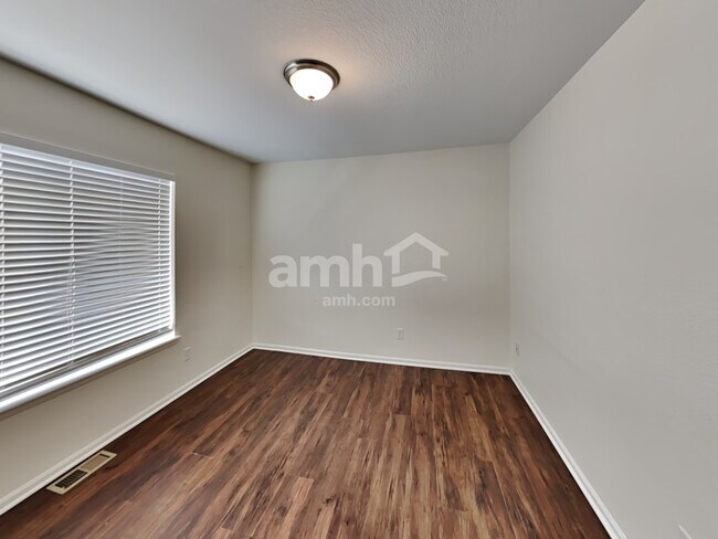 Building Photo - 5526 N Gibraltar St