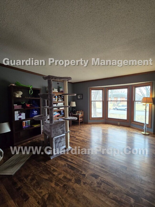 Building Photo - Coming Soon! Large Single-Family Home in Crystal, Owner suite W/ private balcony. 2nd deck and wa...