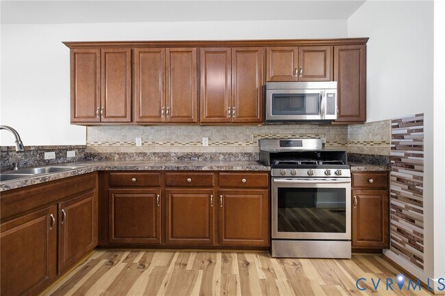Building Photo - 6613 St Laurence Dr