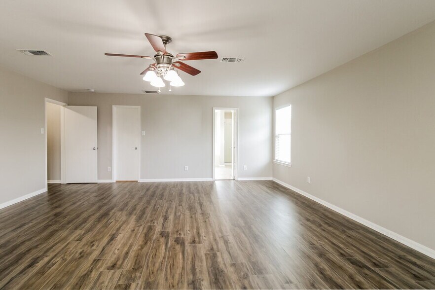 Building Photo - 3611 Lanesborough Dr