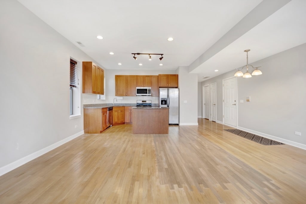 Building Photo - 4817 N Kimball Ave