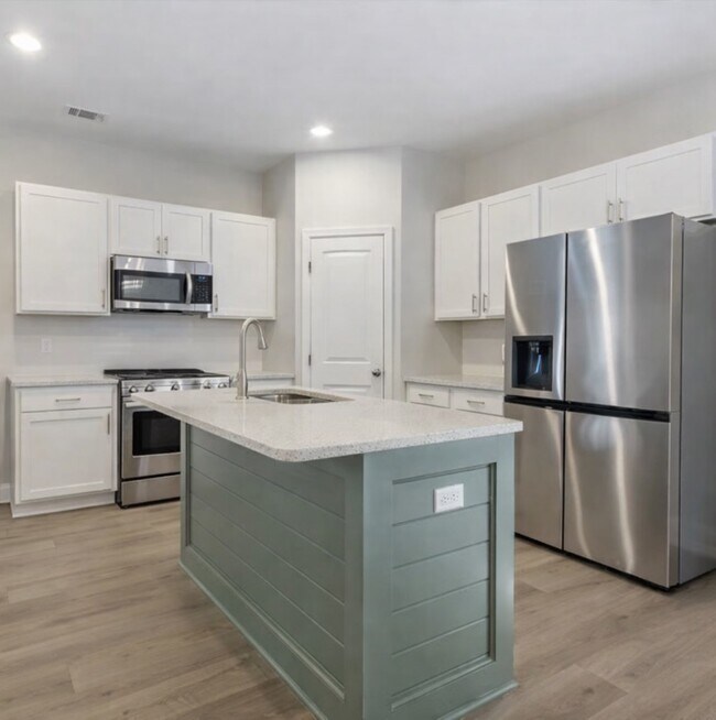 Building Photo - 104 Simon Cir