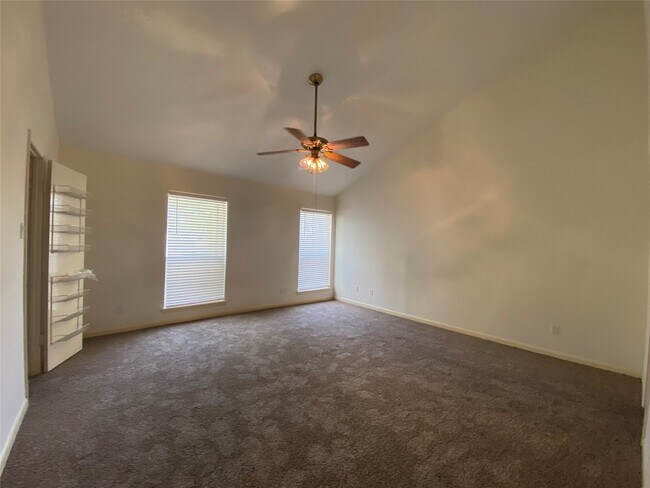 Building Photo - 7846 Green Lawn Dr