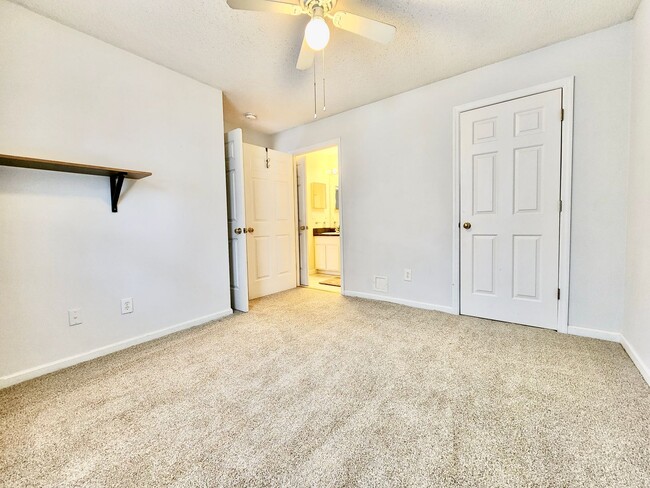 Building Photo - Adorable two bedroom in Meridian Place wit...