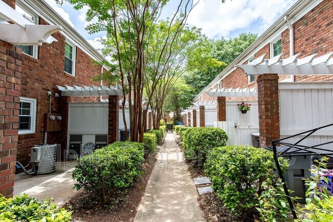 Building Photo - 501 Edwards Rd