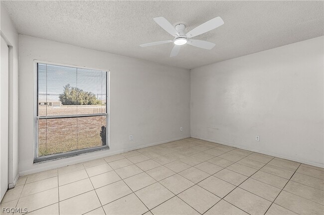 Building Photo - 1733 NE 7th Pl