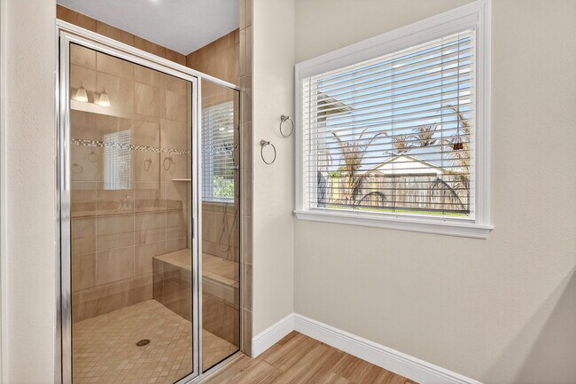 Building Photo - 4617 SW Keats St