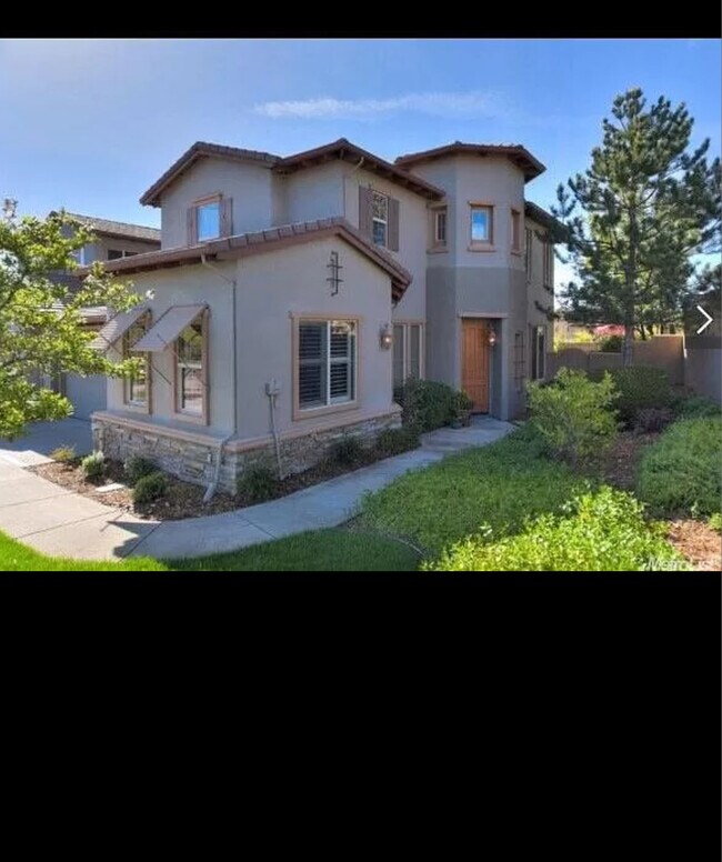 Building Photo - 208 Gamay Pl