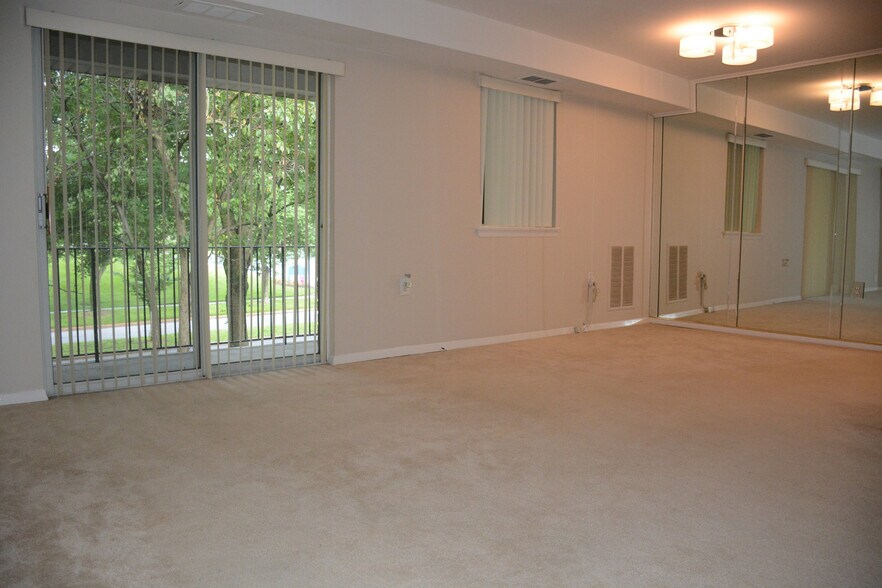 Building Photo - 217 Victor Pkwy Unit F
