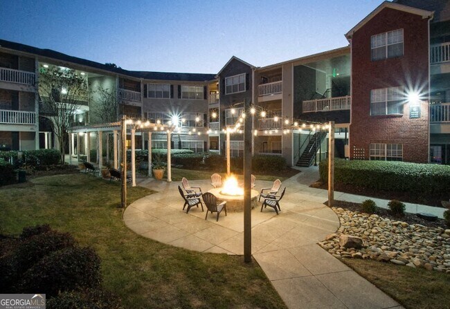 Building Photo - 1970 Peachford Rd