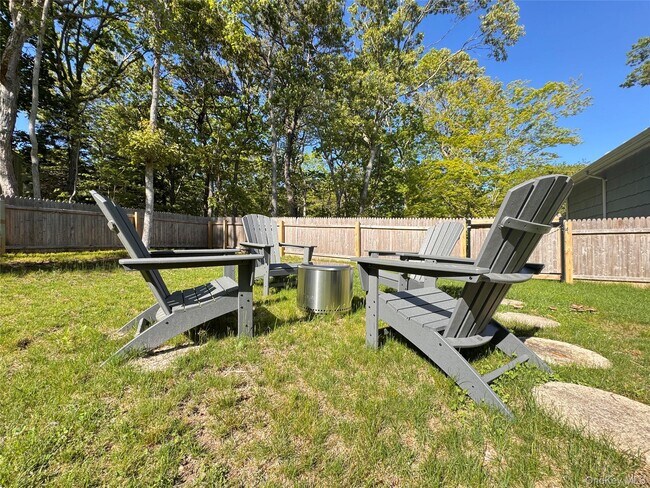 Building Photo - 3 Debbie Trail