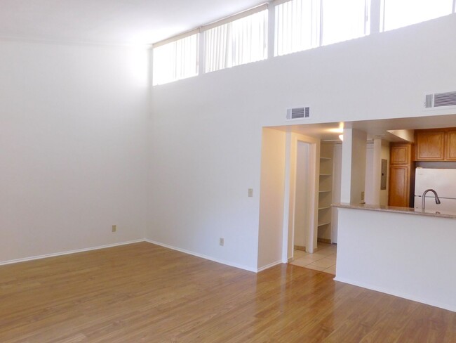 Building Photo - Large Spacious Studio for Rent in Encino