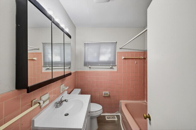 Building Photo - Brick Home AVAILABLE NOW