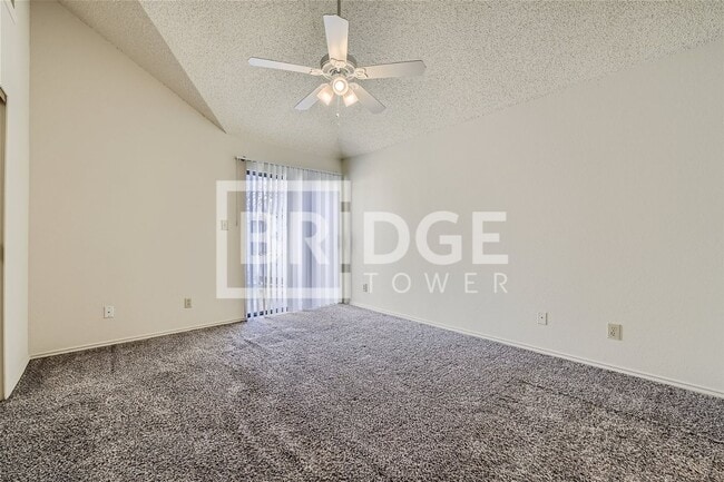 Building Photo - 905 Boxwood Dr