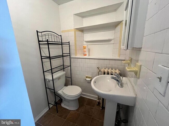 Building Photo - 502 S Main St