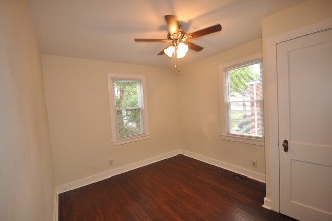Building Photo - Apollo-Pre-Leasing Now for the Fall Semest...