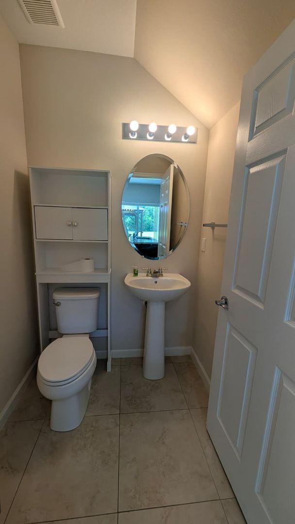Building Photo - Spacious Townhome in Desirable Vizcaya Falls 3-bedroom, 2.5-bath townhome