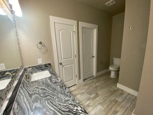 Building Photo - Located 1 Mile from IH 35/ No Carpet / Tons of Upgrades /  Turf Grass in Front Yard / Fenced in B...