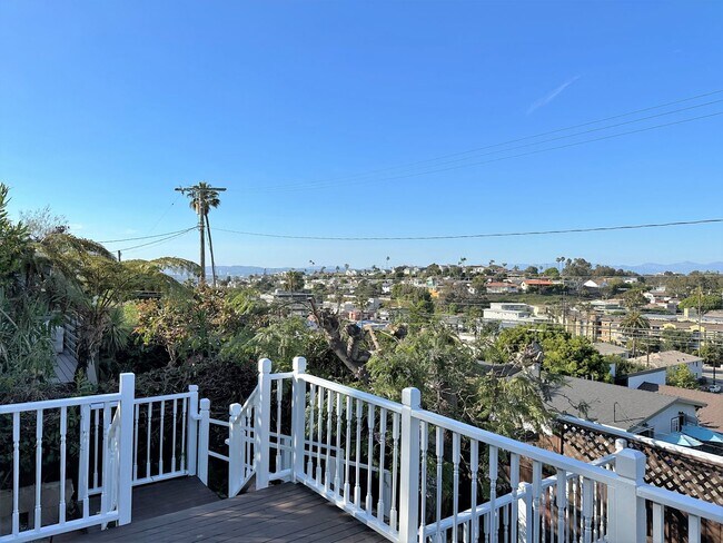 Building Photo - Charming 2+1 PDR hills home w/ large lot. Jacuzzi, decks, fireplace, view, walk to the beach!
