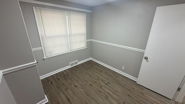 Building Photo - 1430 Golden Dr