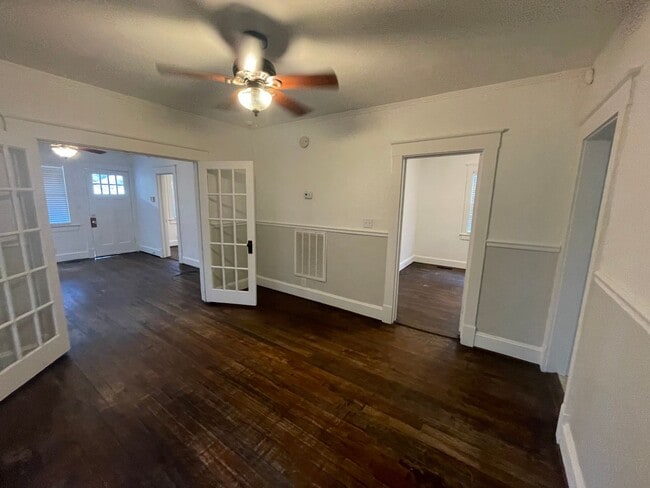 Building Photo - Historic Downtown Wilmington Cottage