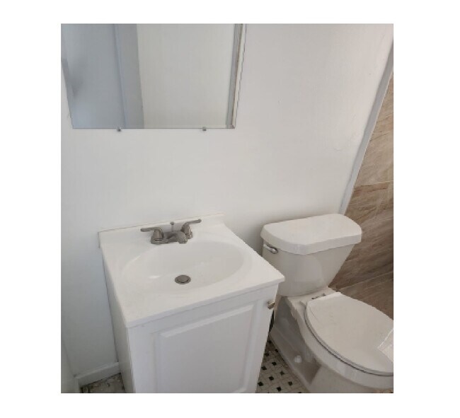 Building Photo - 19934 Rosemont Ave