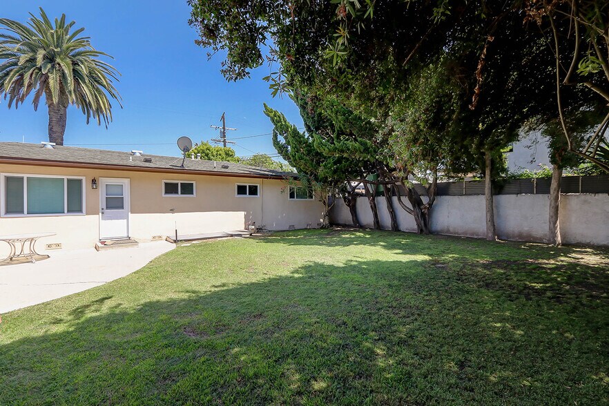 Building Photo - 2407 Mackay Ln