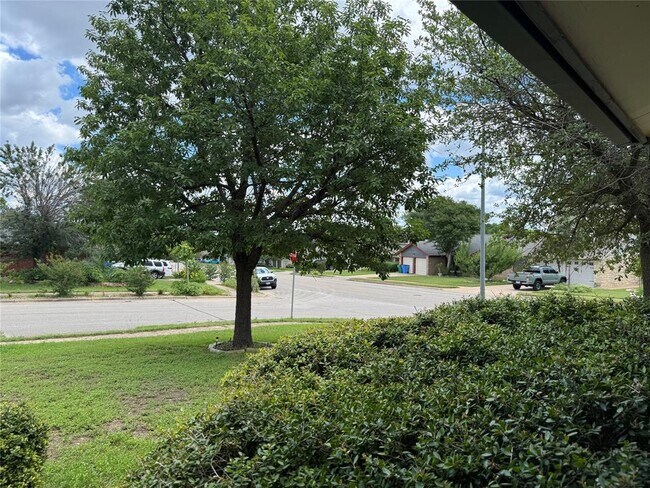 Building Photo - 2112 Surrender Ave