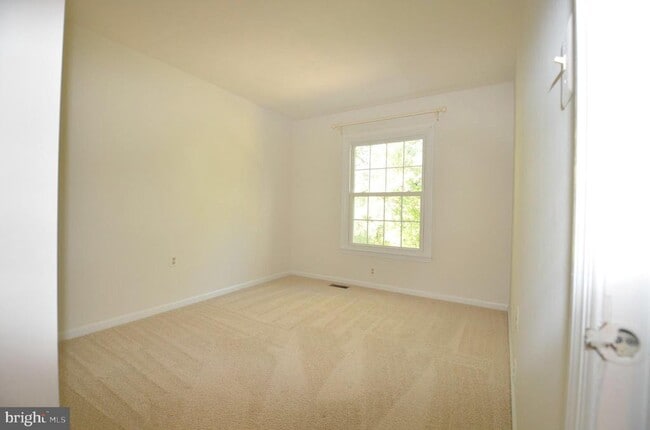 Building Photo - 5676 Ridge View Dr