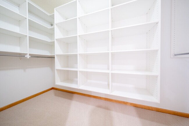 Building Photo - 4989 Archer Ln N