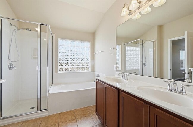Building Photo - 1804 Colorado Bend Dr