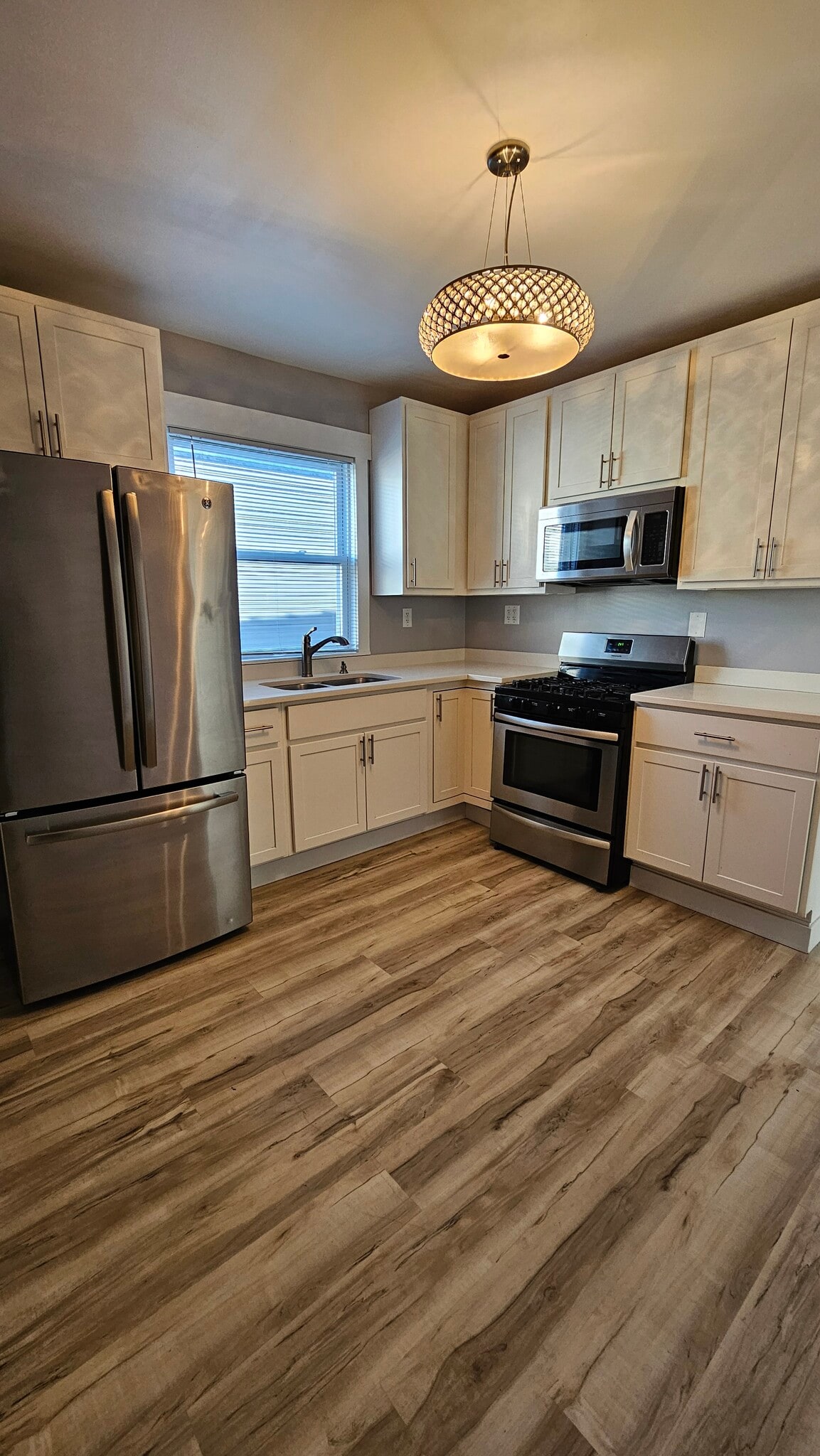 Building Photo - 4225 W Augusta Blvd