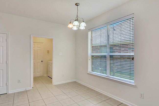 Building Photo - 22 N Queenscliff Cir