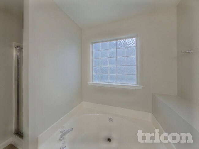 Building Photo - 628 Fairgreen Trail