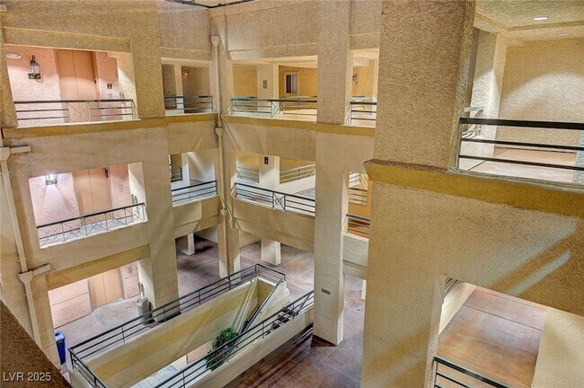 Building Photo - 270 E Flamingo Rd