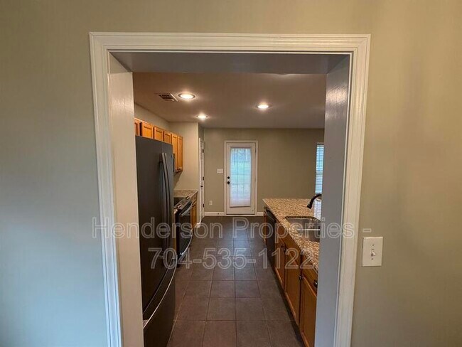 Building Photo - 2121 Ballingarry Dr