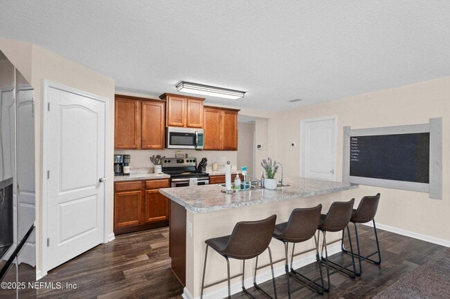 Building Photo - Welcome home to this beautiful 4 bedroom, ...