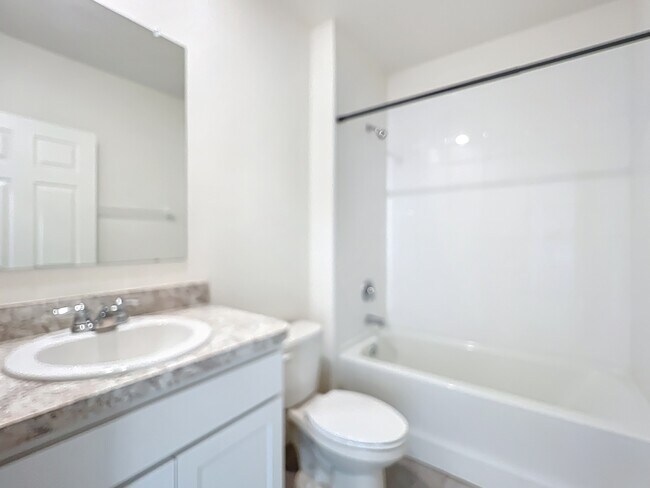 Building Photo - 870 Remington Green Dr SE