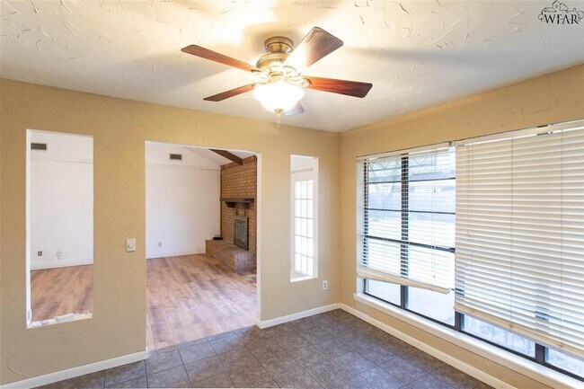 Building Photo - 4614 Spring Shadow Dr