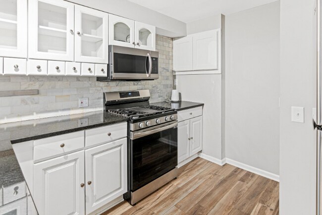 Building Photo - 519 W 22nd St