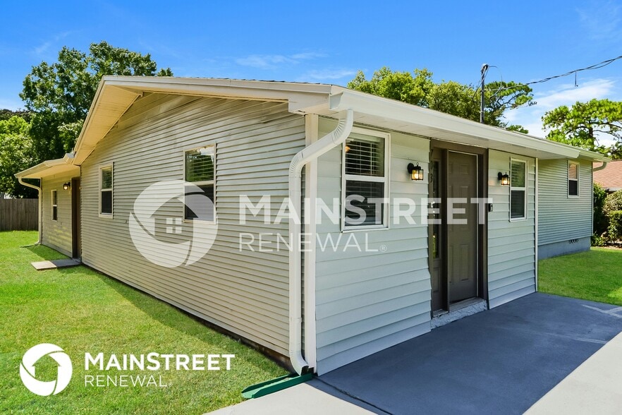 Building Photo - 703 Osceola Dr