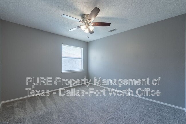 Building Photo - 731 Bluebonnet Dr