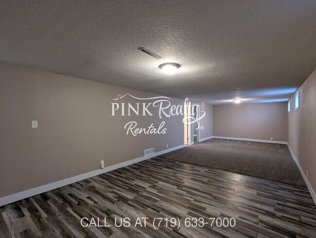 Building Photo - 2545 Lelaray St